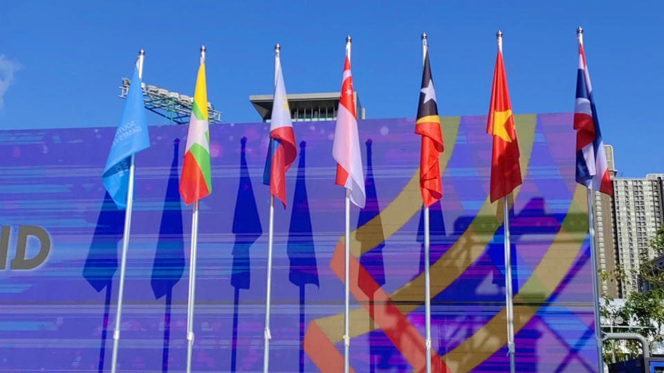 Quốc kì Việt Nam chính thức tung bay tại SEA Games 33 ở Thái Lan.jpg
