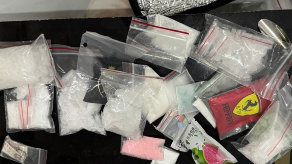 Số ma tuý trong vali.jpg