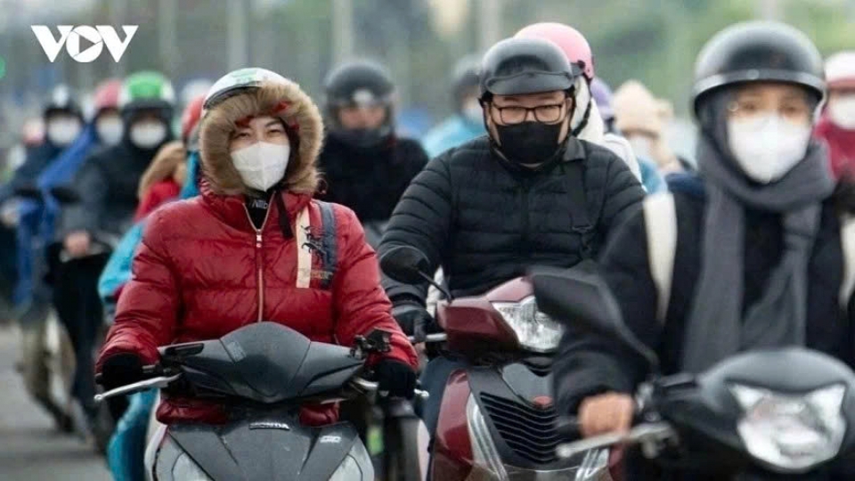 Strong cold surge grips northern Vietnam, triggers widespread impact.jpg