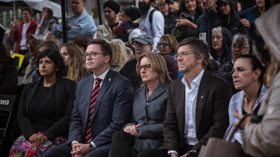 Thủ hiến Jacinta Allan tham gia sự kiện của cộng đồng người Do Thái tại thành phố Melbourne vào hôm 21_12. Nguồn_Chris Hopkins.jpg