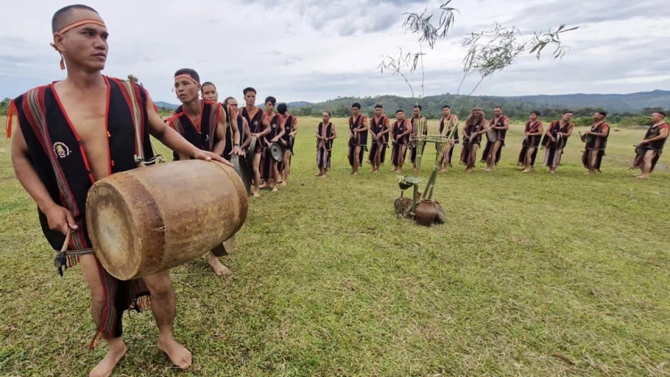 The reenactment of this ritual also serves as an occasion to strengthen community bonds..jpg