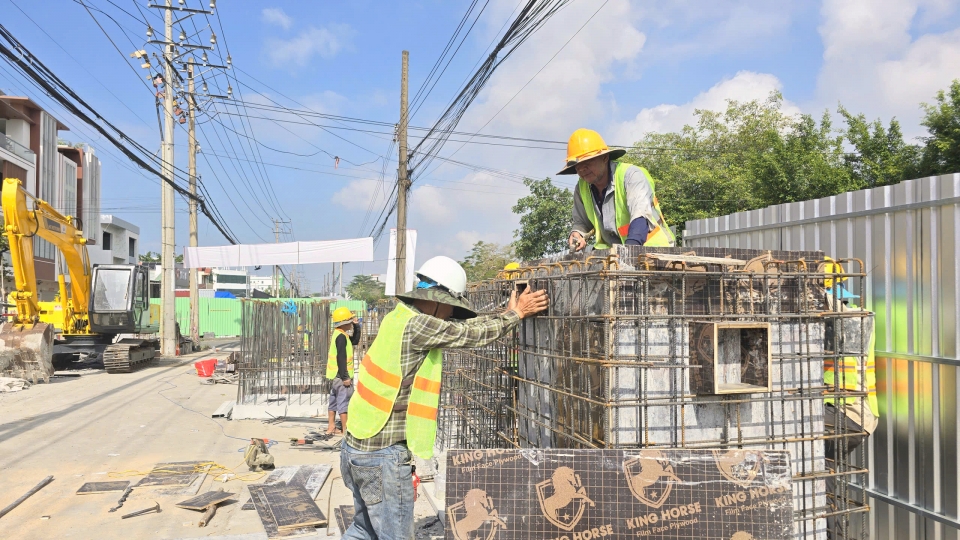 Tinh thần làm việc của các nhà thầu rất tích cực.jpg