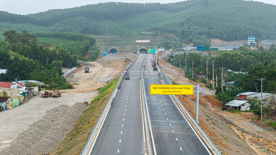 Cận cảnh cao tốc Quảng Ngãi – Hoài Nhơn trước ngày khánh thành