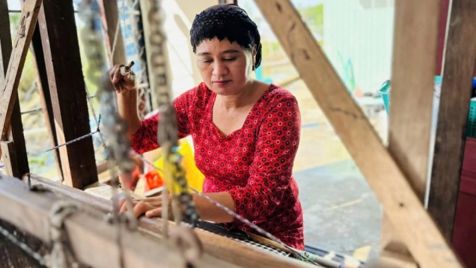 Exquisite art of Cham brocade weaving on banks of Hau River