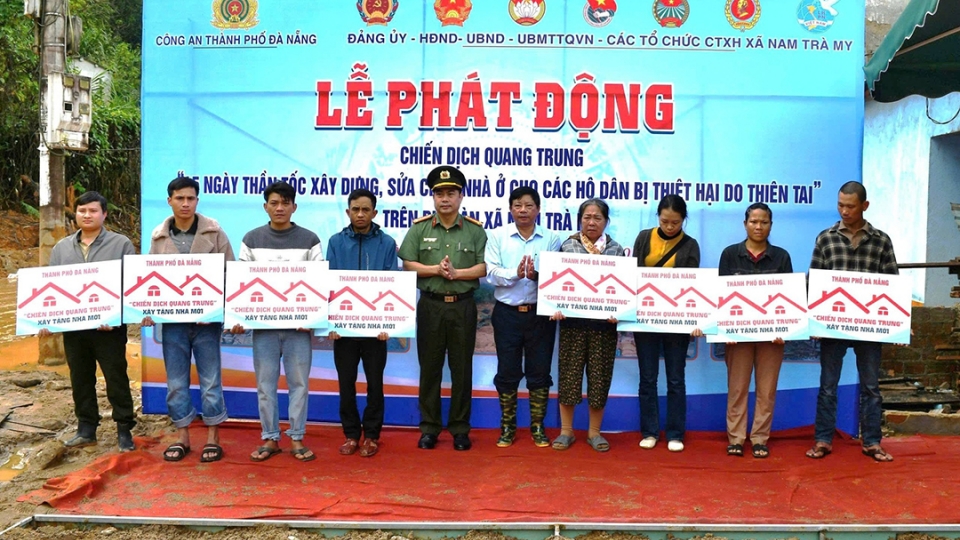 dai_ta_nguyen_xuan_hoang_pho_giam_doc_cong_an_tp._da_nang_chi_dao_thuc_hien_chien_dich_quang_trung_tai_xa_nam_tra_my.jpg