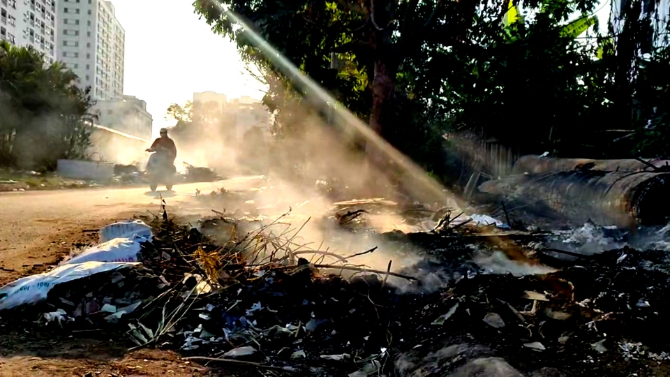 Hồ điều hòa Vạn Phúc chậm bàn giao, người dân tự phát sử dụng gây ô nhiễm