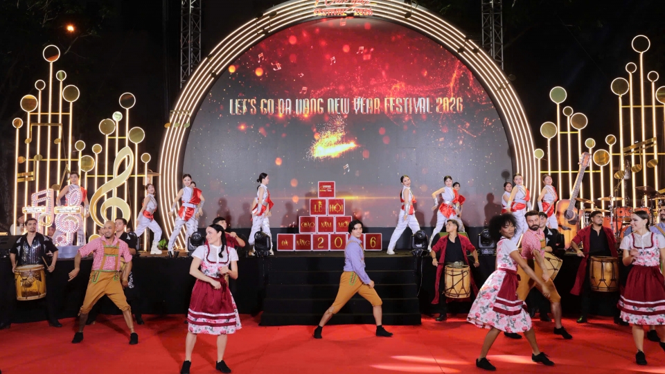 hoat_dong_nghe_thuat_chao_nam_moi_2026_tai_pho_di_bo_bach_dang.jpg