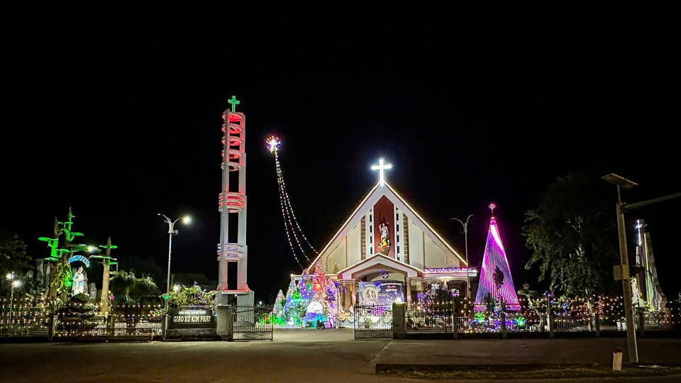 Rộn ràng không khí đón Giáng sinh trên cao nguyên Đắk Lắk
