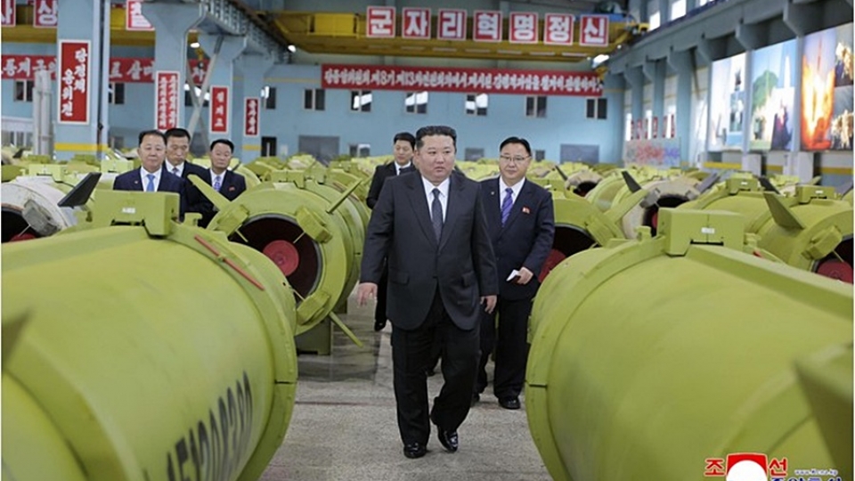 lanh dao Trieu Tien Kim Jong Un tham nha may vu khi Trieu Tien -kcna.jpg