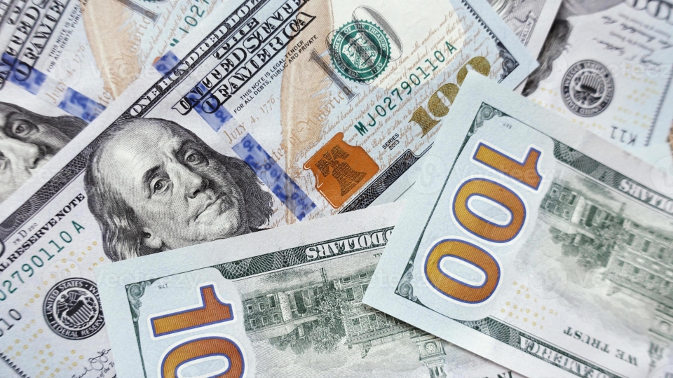 money-american-hundred-dollar-bills-photo.jpg
