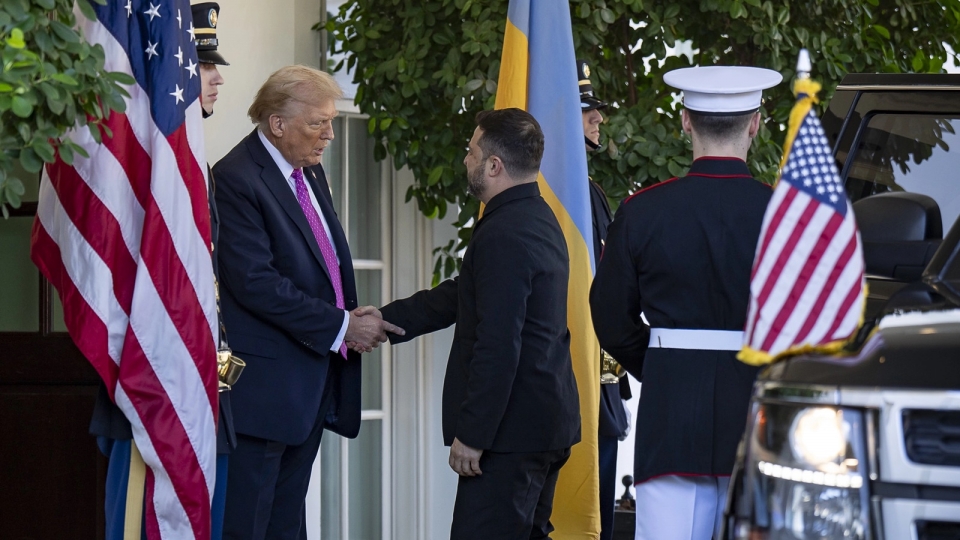 tong thong Trump Zelensky tai loi vao Nha Trang 10-2025, co My Ukraine -Nhaf Traawngs.jpg