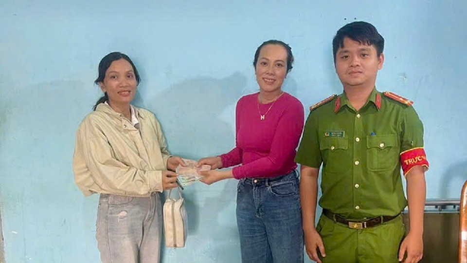 trả lại tiền.jpg