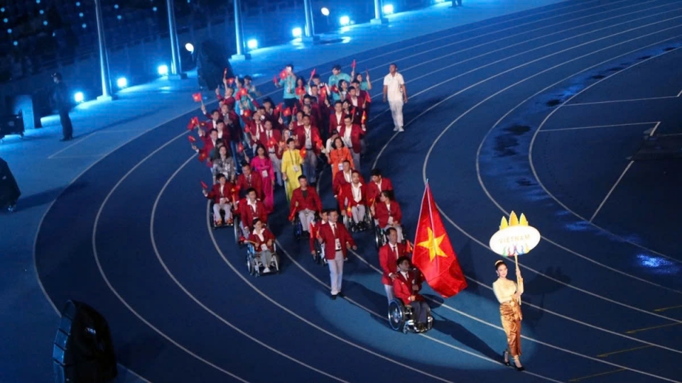 vietnam delegation at ASEAN para games 2.jpg