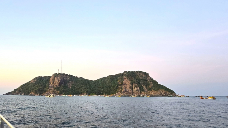 1 Khu bảo tồn biển của tỉnh Cà Mau rộng 27.000ha, quanh các cụm đảo Hòn Khoai, Hòn Chuối và Đá Bạc.jpg