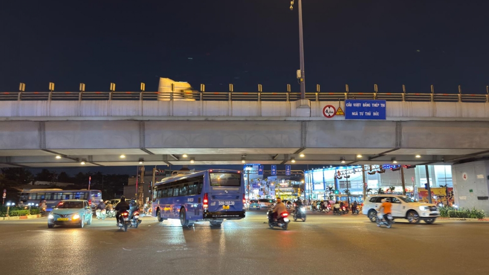 Khoảng lặng giao thông hiếm thấy trong kỳ nghỉ lễ ở TP.HCM