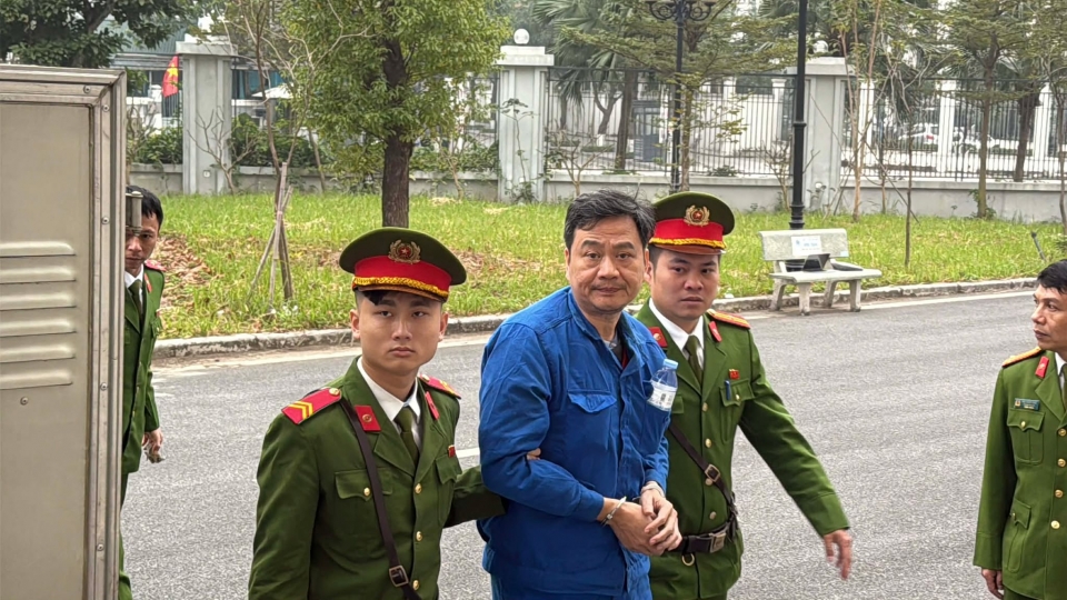 Dẫn giải dàn cựu lãnh đạo VICEM hầu tòa vụ công trình nghìn tỷ "đắp chiếu"