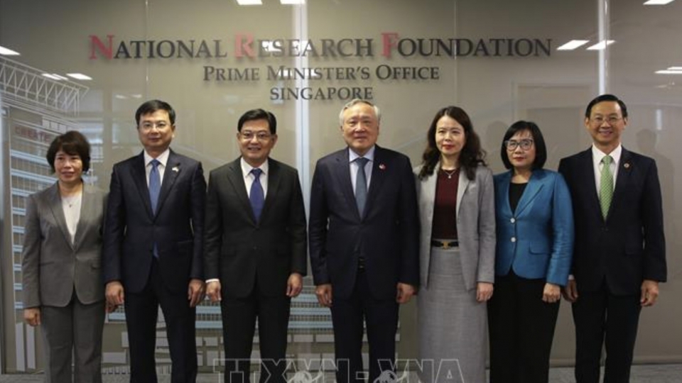 Deputy PM visits Singapore.jpg