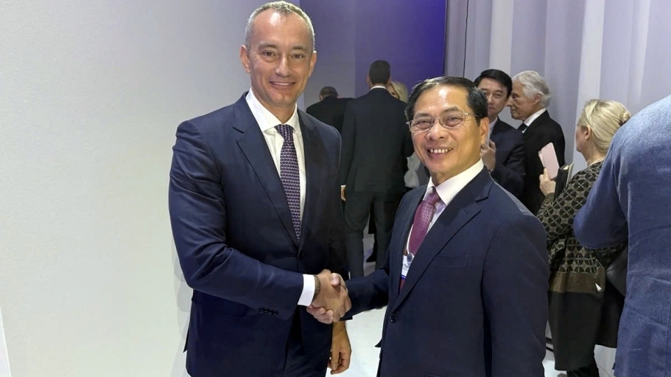 Deputy Prime Minister Bui Thanh Son meets Bulgarian Foreign Minister.jpg