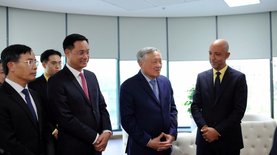 Deputy Prime Minister Nguyen Hoa Binh visits Da Nang International Financial Centre executive office.jpg