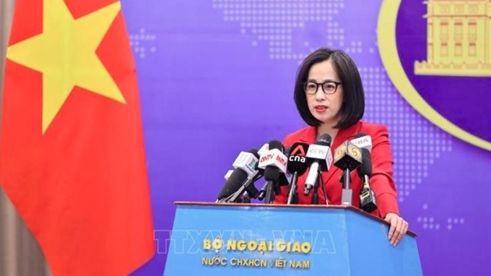 Foreign Ministry spokesperson Pham Thu Hang answers questions from domestic and international media.jpg