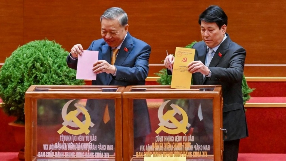 General Secretary To Lam and President Luong Cuong vote to elect the 14th Party Central Committee.jpg