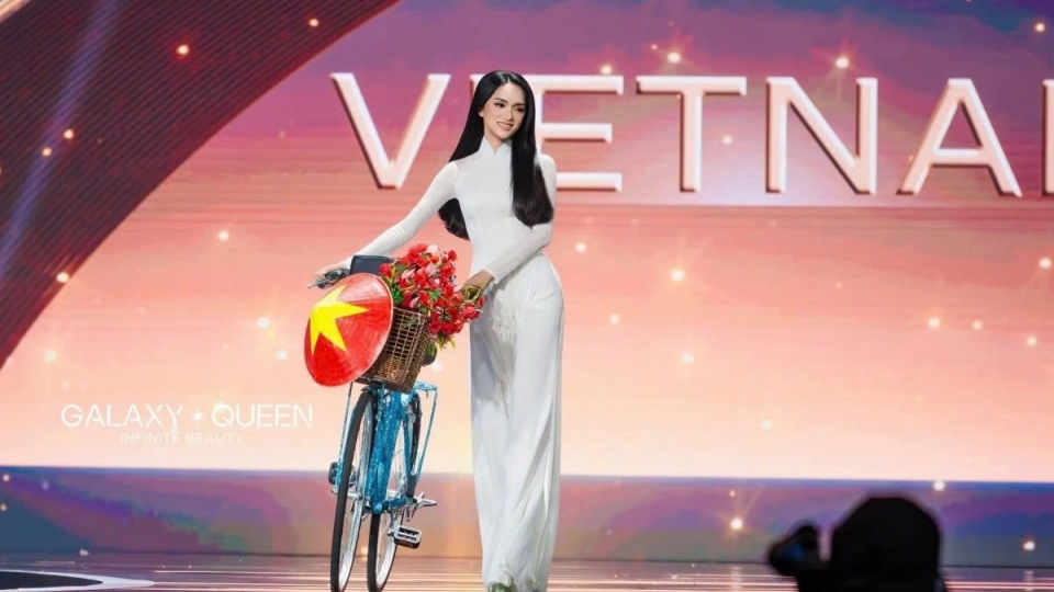 Huong Giang represents Vietnam at MGI All Stars 2.jpg