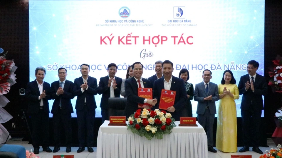 Ký kết hợp tác giữa sở KHCN thành phố Đà Nẵng và Đại học Đà Nẵng.JPG