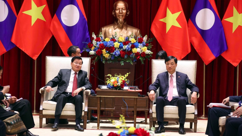 Lao Party General Secretary and President Thongloun Sisoulith and Hanoi Party Secretary Duy Ngoc.jpg