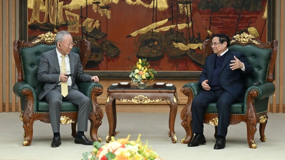 PM Pham Minh Chinh receives Yan Jiehe, founder of the China Pacific Construction Group, in Hanoi on January 9..jpg
