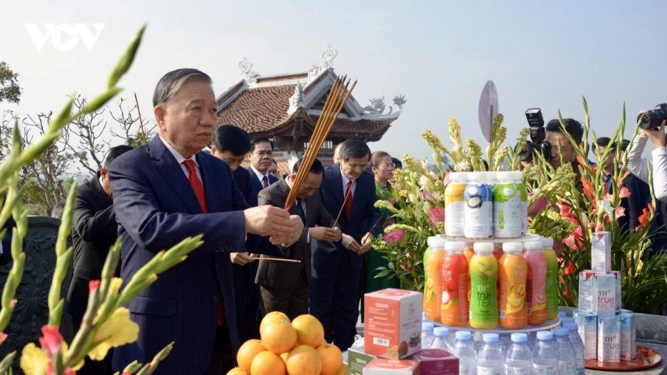 Party chief To Lam pays tribute to President Ho Chi Minh in Nghe An.jpg