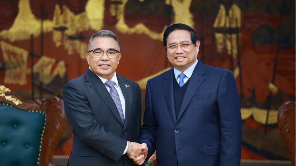 Prime Minister Pham Minh Chinh receives Philippine Ambassador to Vietnam Meynardo Los Banos Montealegre on a farewell call at the end of his tenure.jpg