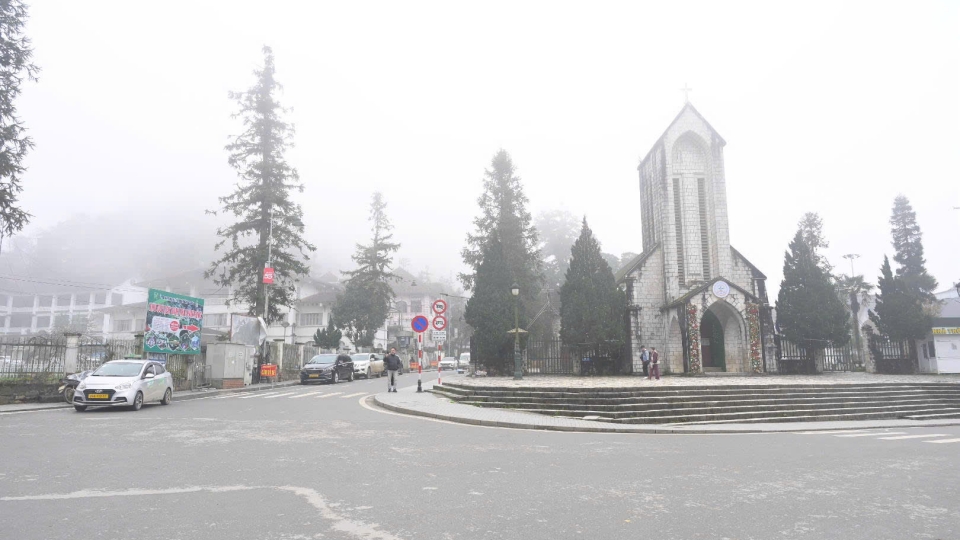 Sa Pa chìm trong sương mù giá rét.jpg