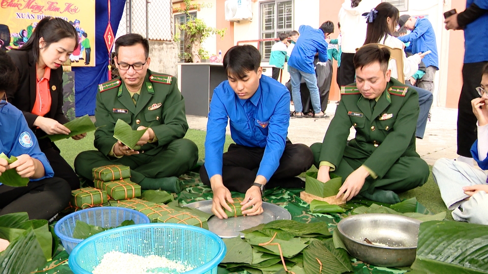TẾT BIÊN PHÒNG ẤM LÒNG DÂN BẢN - HƯNG YÊN.00_11_42_23.Still006.jpg