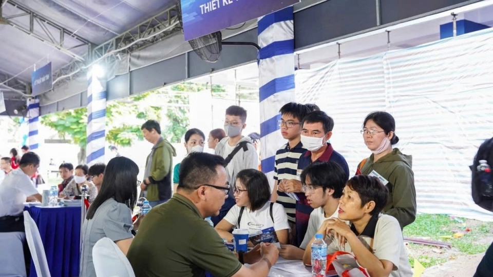 Thu hut nhan tai.jpg