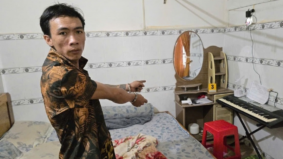 Tiến hành dựng lại hiện trường gây án của đối tượng Huỳnh Thanh Trường.jpg