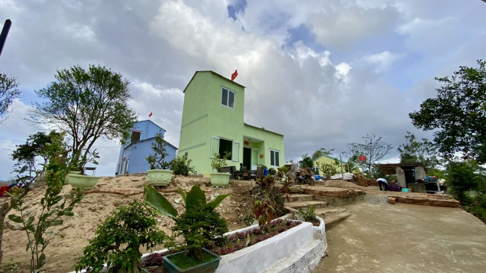 Trong đợt 1 này, Quân khu 5 bàn giao 96 căn nhà trong chiến dịch Quang Trung tại Đắk Lắk.jpeg