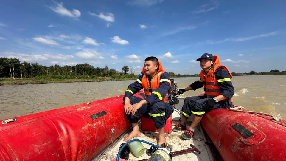 Việc tìm kiếm đã diễn ra hơn 1 ngày vẫn chưa có kết quả..jpeg