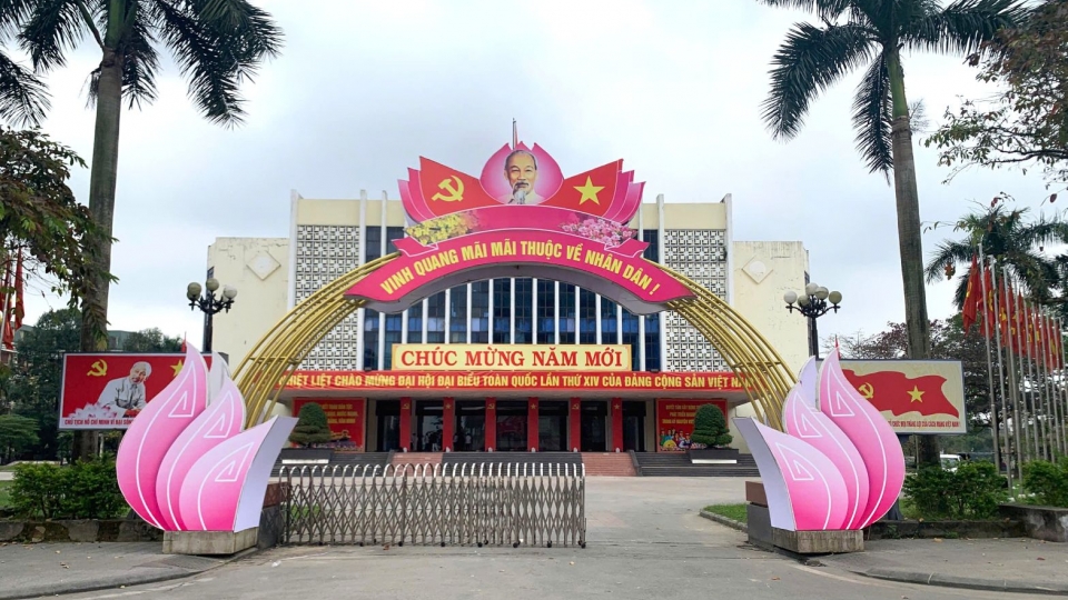 Huế rực rỡ cờ hoa chào mừng Đại hội XIV của Đảng