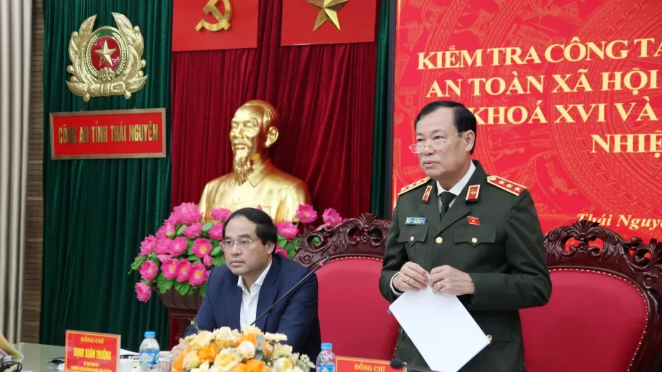 anh bia.jpg