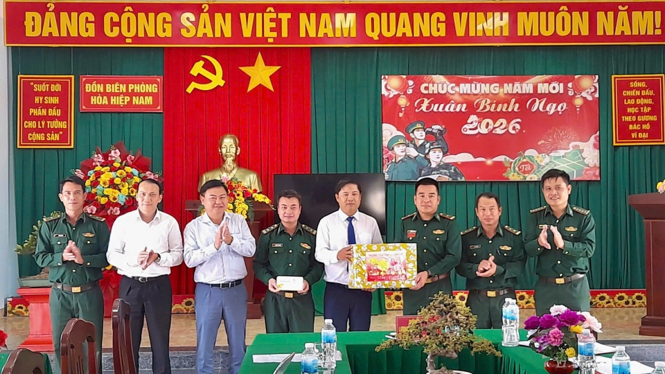 bi_thu_tinh_uy_dak_lak_tang_qua_dong_vien_can_bo_chien_si_bien_phong_lam_nhiem_vu_tren_bien.jpeg