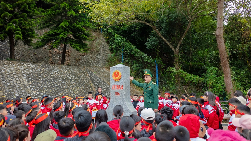 Vững an sinh, bền phên dậu vùng cao Đông Bắc
