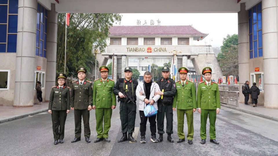 chinese national arrested in vietnam.jpg