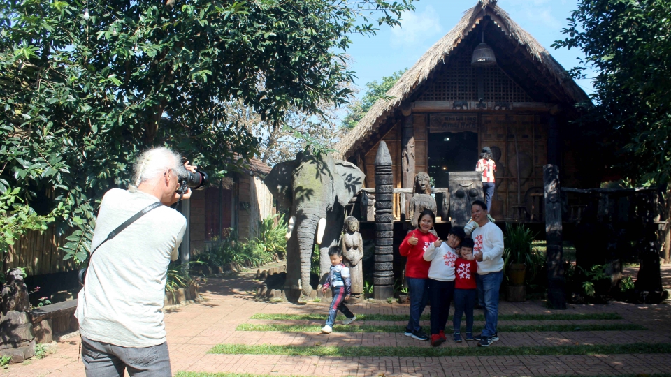 Về buôn làng nghe cồng chiêng, tìm hiểu văn hóa Ê Đê ngày đầu năm mới