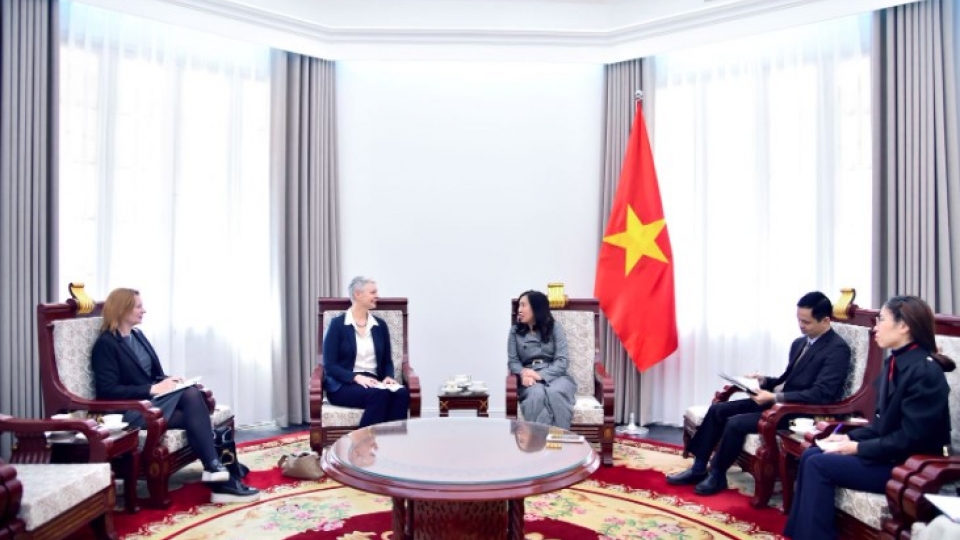 eputy Foreign Minister Le Thi Thu Hang receives Hilde Solbakken, Ambassador Extraordinary and Plenipotentiary of the Kingdom of Norway to Vietnam.jpg
