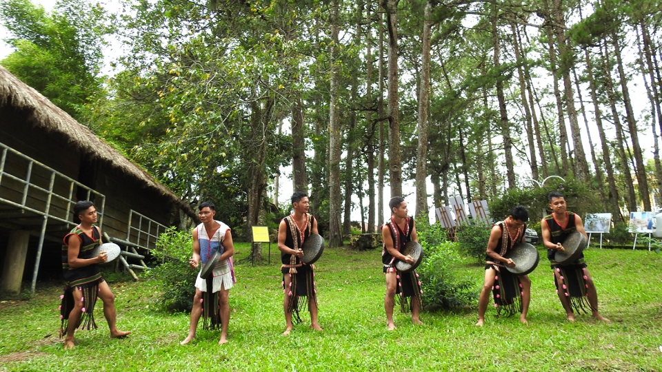 gioi_thieu_van_hoa_cong_chieng_dan_toc_ban_dia_phia_tay_tinh_lam_dong.jpg