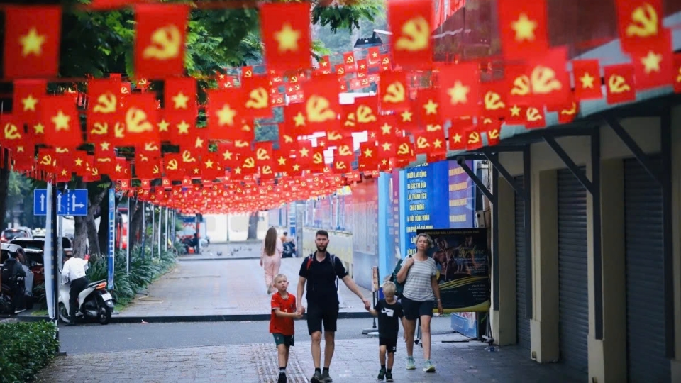HCM City streets dressed in colour ahead of Lunar New Year and Party Congress