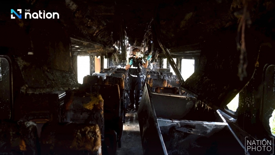 hien truong tai nan tau hoa Thai Lan, tai nan duong sat Thai Lan, vu can cau sap vao tau hoa, ben trong toa tau gap nan, 1-2026 -the nation.jpg