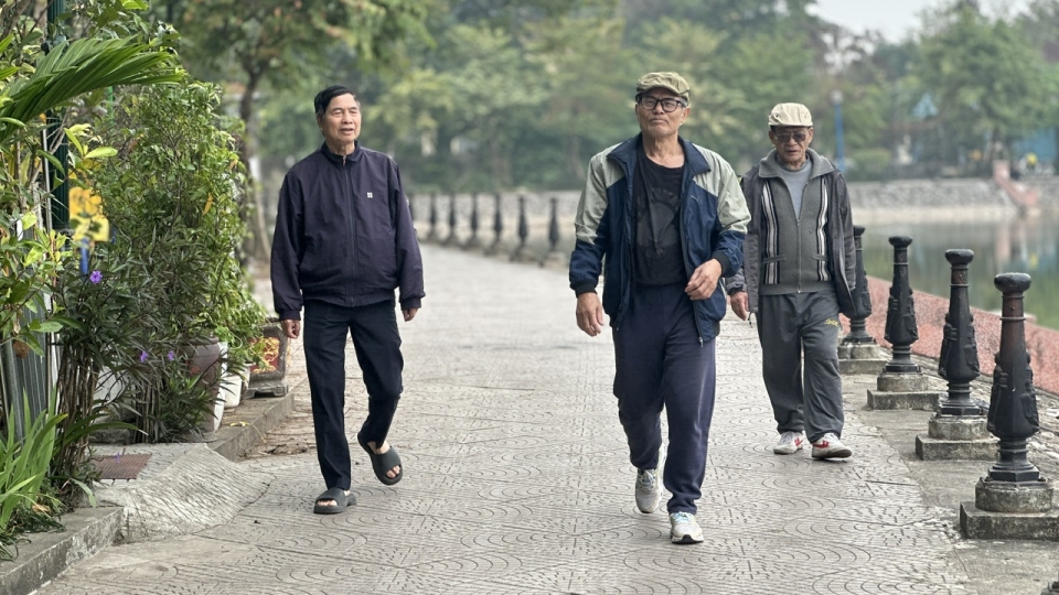 Hồ Cần bị lấn chiếm kinh doanh làm vườn rau không gian công cộng xuống cấp