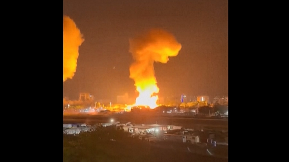 no lon Venezuela, rung chuyen thu do Venezuela, khoi lua Venezuela, Caracas 3-1-2026 -reu.jpg