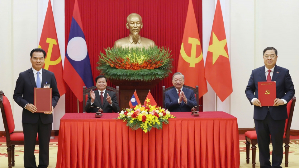 tong_bi_thu_to_lam_hoi_dam_voi_tong_bi_thu_chu_tich_nuoc_lao_thongloun_sisoulith_4.jpg